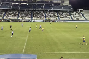 Ανόρθωση-ΑΠΟΕΛ: Φιλική τριάρα με... σερβιτόρο Σταφυλίδη και "killer" Πιέρο