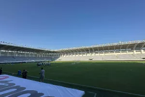 "Άτομα που φέρουν διακριτικά άλλων ομάδων δεν θα τους επιτρέπεται η είσοδος"