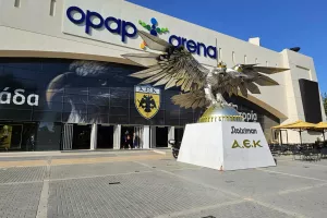 (ΦΩΤΟΣ Kerkida) Η επιβλητική "Αγιά Σοφιά"