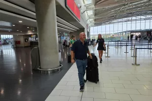 Check-in με χαμόγελο ο πρόεδρος!