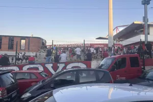 Το σκηνικό έξω από το Stadion Rajko Mitić (Φώτος Kerkida)
