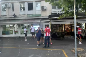 Το σκηνικό έξω από το Stadion Rajko Mitić (Φώτος Kerkida)