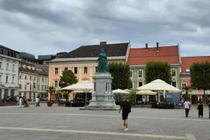 Η κεντρική πλατεία στο "Klagenfurt" (Φώτος)