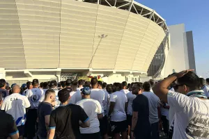(ΒΙΝΤΕΟ-ΦΩΤΟΣ) Τραγούδι στη βόρεια οι Απολλωνίστες