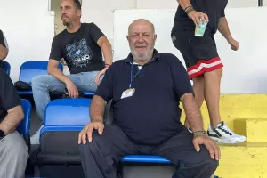 Ισόβια...δίπλα του!