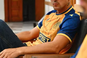 Η ΝΕΑ φανέλα της ΑΕΛ!
