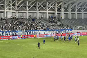 Τραγούδι οι οπαδοί, χειροκρότημα οι παίκτες