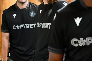 Η εκτός έδρας φανέλα της ΑΕΛ