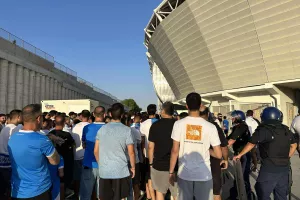 (ΒΙΝΤΕΟ-ΦΩΤΟΣ) Τραγούδι στη βόρεια οι Απολλωνίστες
