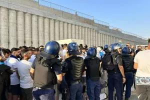 (ΒΙΝΤΕΟ-ΦΩΤΟΣ) Τραγούδι στη βόρεια οι Απολλωνίστες