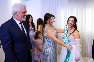 (Ομόνοια) Μέρα χαράς για τον πρόεδρο του Σωματείου-Με το κασκόλ στο γάμο της κόρης του