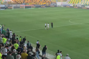 (Βίντεο/Φώτος) Τίμησαν και... αποθέωσαν Τρίσκο όπως του αξίζει!