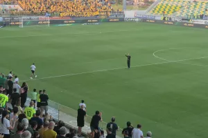 (Βίντεο/Φώτος) Τίμησαν και... αποθέωσαν Τρίσκο όπως του αξίζει!