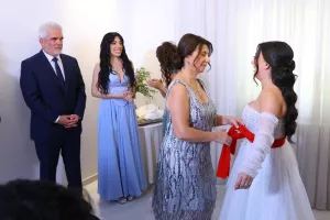 (Ομόνοια) Μέρα χαράς για τον πρόεδρο του Σωματείου-Με το κασκόλ στο γάμο της κόρης του