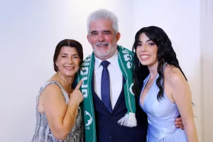 (Ομόνοια) Μέρα χαράς για τον πρόεδρο του Σωματείου-Με το κασκόλ στο γάμο της κόρης του