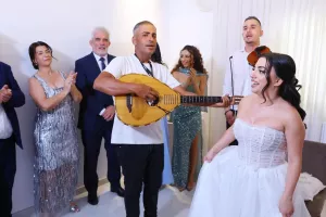 (Ομόνοια) Μέρα χαράς για τον πρόεδρο του Σωματείου-Με το κασκόλ στο γάμο της κόρης του