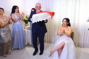 (Ομόνοια) Μέρα χαράς για τον πρόεδρο του Σωματείου-Με το κασκόλ στο γάμο της κόρης του