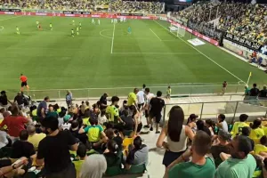 Μετά το 3ο γκολ...άρχισε η αποχώρηση των οπαδών της ΑΕΚ