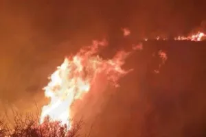 Συναγερμός για φωτιά στην επαρχία Πάφου (Έκλεισαν δρόμοι)