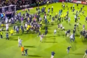 ΜΠΑΜ-Η Γκρίμσμπι Τάουν απέκλεισε τη Μάντσεστερ Γιουνάιτεντ! (ΒΙΝΤΕΟ)