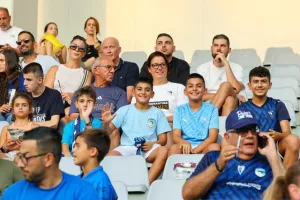 (Φώτος) Ο κόσμος στις εξέδρες 