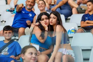 (Φώτος) Ο κόσμος στις εξέδρες 