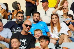 (Φώτος) Ο κόσμος στις εξέδρες 