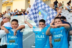 (Φώτος) Ο κόσμος στις εξέδρες 