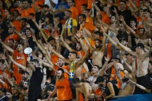 Freedom24 Krasava ENY Ύψωνα - ΑΠΟΕΛ: Με Κόρμπου -Πιέρο, "διπλό" στην πρεμιέρα