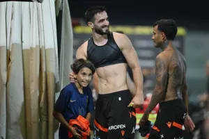 Freedom24 Krasava ENY Ύψωνα - ΑΠΟΕΛ: Με Κόρμπου -Πιέρο, "διπλό" στην πρεμιέρα