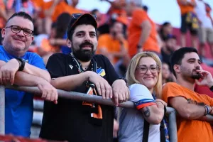 Freedom24 Krasava ENY Ύψωνα - ΑΠΟΕΛ: Με Κόρμπου -Πιέρο, "διπλό" στην πρεμιέρα