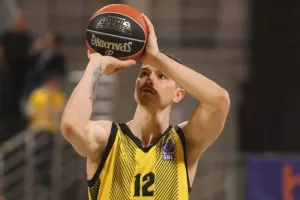 Υπέγραψε νέο συμβόλαιο με Άρη ο Γκιουζέλης
