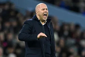 Σλοτ: «Δεν είδα μπάλα, μόνο στημένα, κόρνερ, πλάγια»