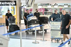 Στο αεροδρόμιο με Άρη για Αθήνα (φώτος/βίντεο kerkida)