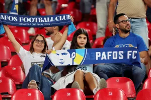 (ΦΩΤΟΣ) Ψηλά τα κασκόλ με περηφάνια!