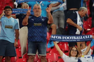 (ΦΩΤΟΣ) Ψηλά τα κασκόλ με περηφάνια!