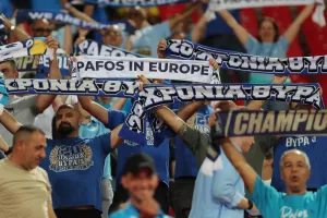 (ΦΩΤΟΣ) Ψηλά τα κασκόλ με περηφάνια!