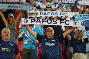 (ΦΩΤΟΣ) Ψηλά τα κασκόλ με περηφάνια!