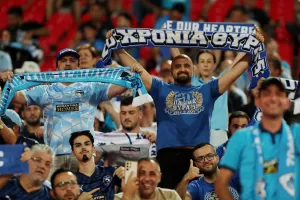 (ΦΩΤΟΣ) Ψηλά τα κασκόλ με περηφάνια!
