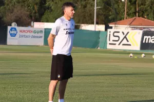 Ομάδα του προπονητή με ευδιάκριτο τρόπο 