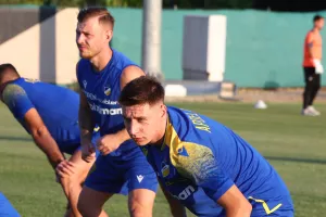 Το δίλημμα είναι στον κεντρικό άξονα 