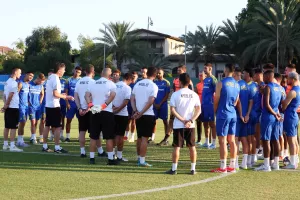 Στις πρεμιέρες θέλεις χαρακτήρες 