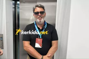 Πόζα στο Kerkida… ο Γκάμπριελ Γκρεγκ
