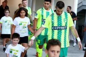 ΑΕΚ - ΑΕΛ: Ο Καμπρέρα... καθάρισε για την πρώτη νίκη! (φώτος)