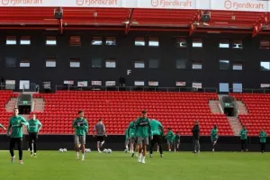 Η προπόνηση της ΑΕΚ στο Brann Stadion (Φώτος)