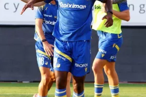 Ανόρθωση-ΑΠΟΕΛ: Φιλική τριάρα με... σερβιτόρο Σταφυλίδη και "killer" Πιέρο