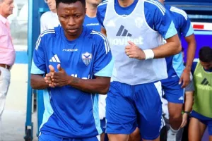 Ανόρθωση-ΑΠΟΕΛ: Φιλική τριάρα με... σερβιτόρο Σταφυλίδη και "killer" Πιέρο
