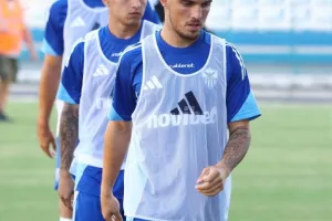 Ανόρθωση-ΑΠΟΕΛ: Φιλική τριάρα με... σερβιτόρο Σταφυλίδη και "killer" Πιέρο