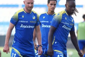 Ανόρθωση-ΑΠΟΕΛ: Φιλική τριάρα με... σερβιτόρο Σταφυλίδη και "killer" Πιέρο