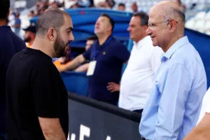 Ανόρθωση-ΑΠΟΕΛ: Φιλική τριάρα με... σερβιτόρο Σταφυλίδη και "killer" Πιέρο
